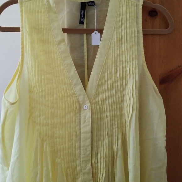 Button up blouse - Picture 3 of 3